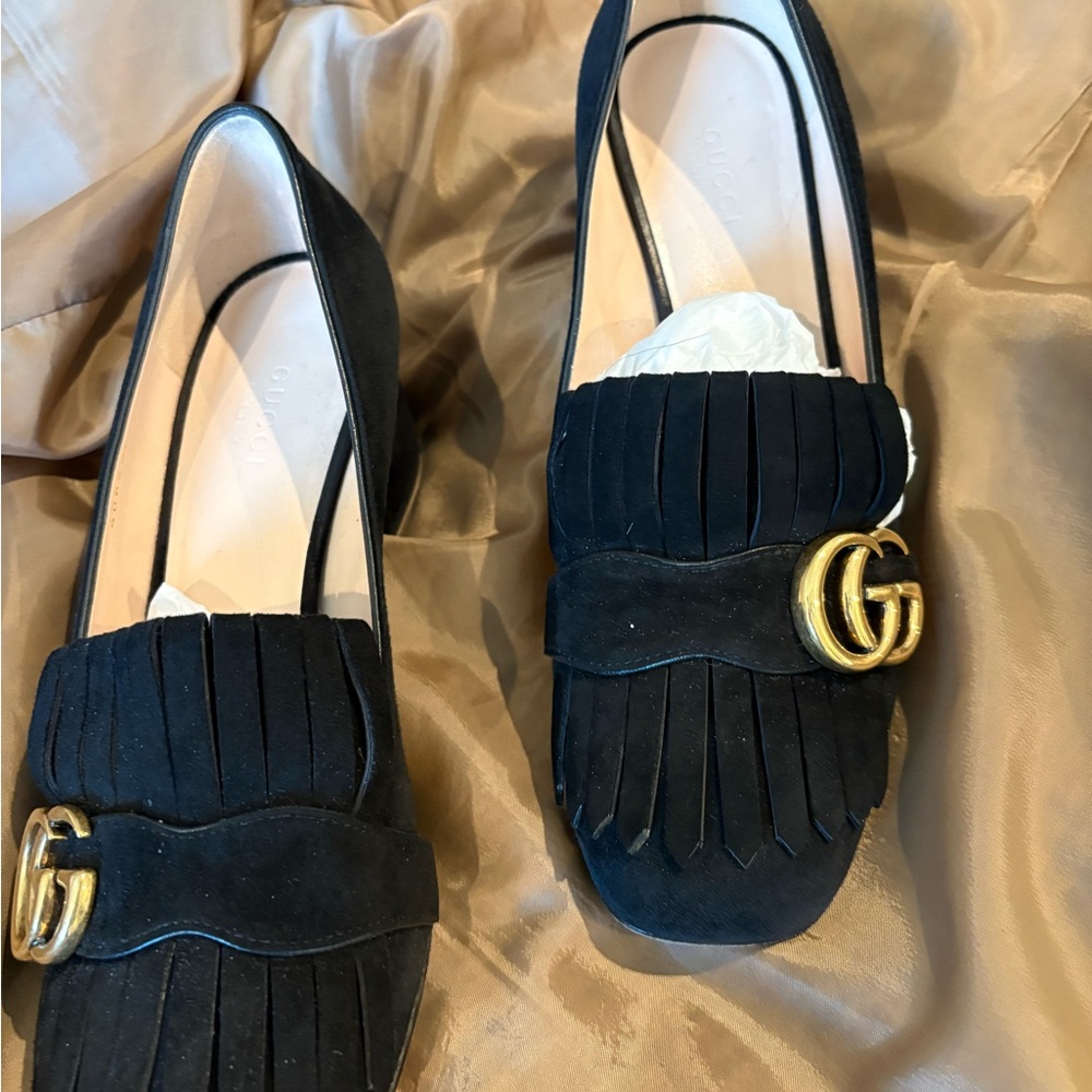 Gucci Women's Black Loafers with Gold Emblem